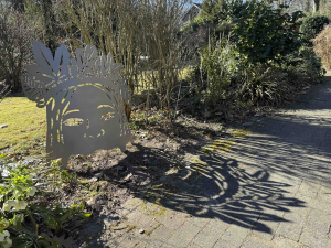 Mieke de Waal - Moeder aarde (In garden)(Steel: Stainless Steel)